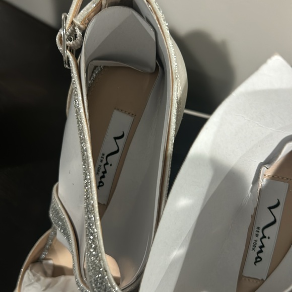 NEW NINA Women's Celosia Dress Sandal Silver Reflective SZ 10 - Picture 8 of 8